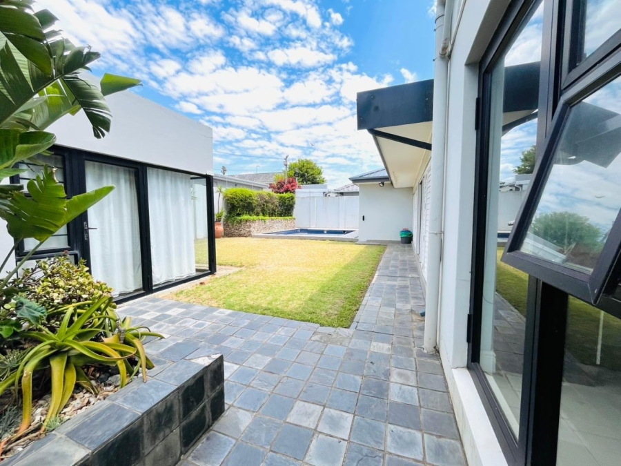 6 Bedroom Property for Sale in Gonubie Eastern Cape